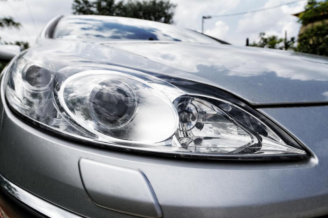gray car with headlight